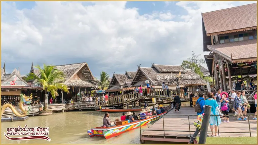 the sampans at the pattaya floating market