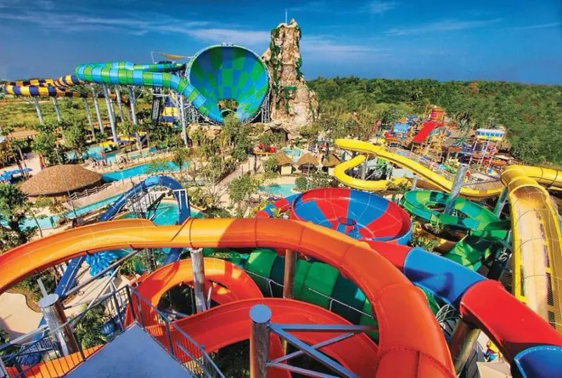 there's plenty of water rides to choose from in the vana nava theme park