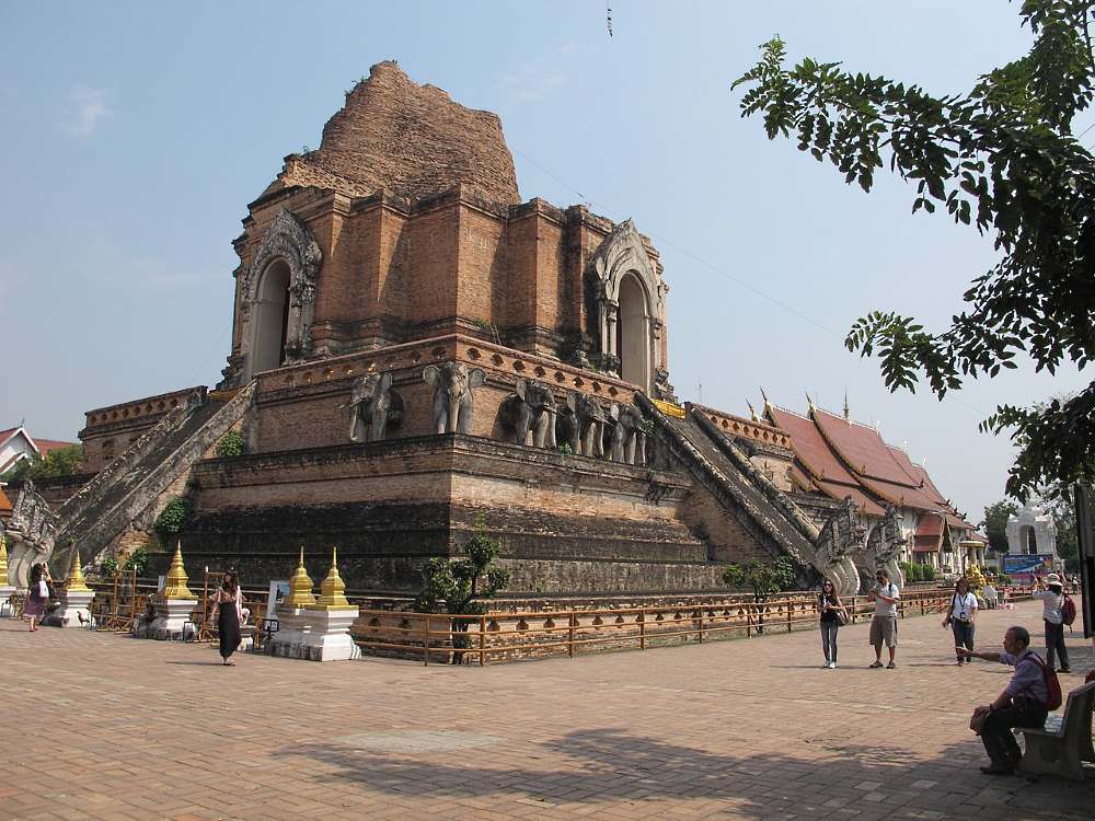 the famous wat chedi luang chiang mai