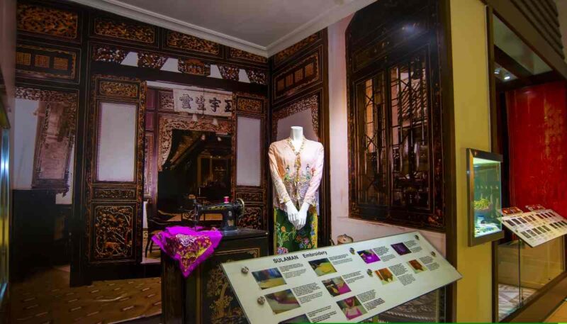 textile museum kuala lumpur clothing display