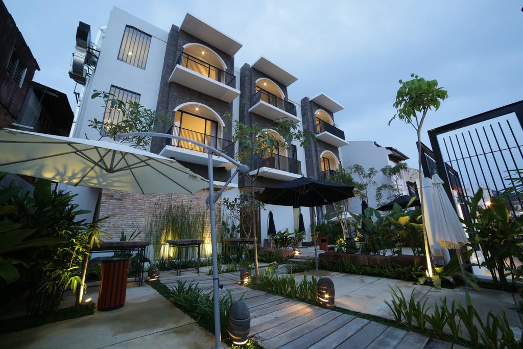 the 1825 gallery hotel in melaka is a small romantic boutique hotel suited for honeymoon couples