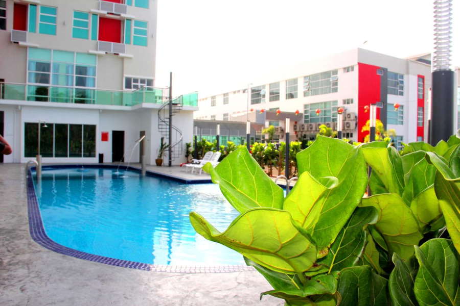 the 906 hotel is a budget hotel in melaka with a pool for kids