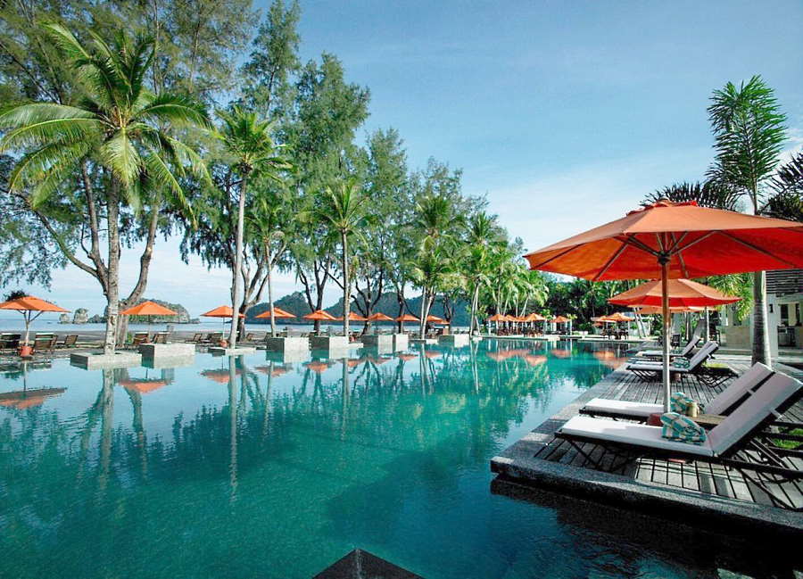 the huge pool in the tanjung rhu resort - one of the more romantic hotel in the langkawi island