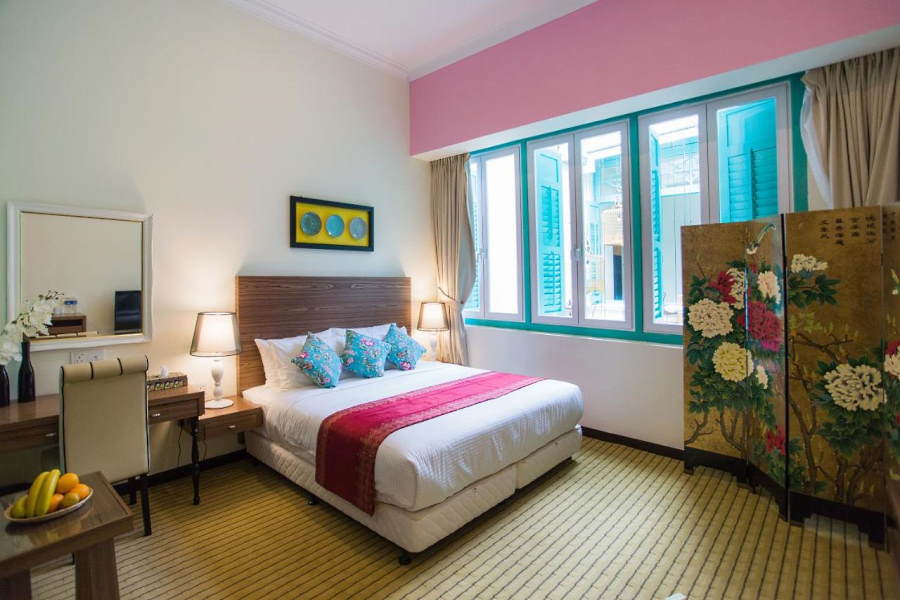 the aava melaka is a cheap melaka hotel near the jonker walk and river cruise area